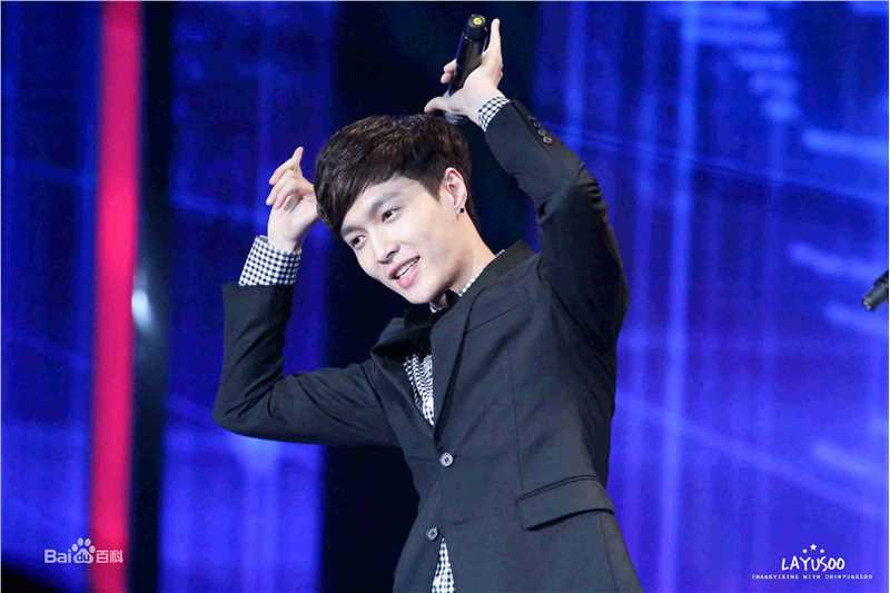 张艺兴(LAY，レイ)主持图集素颜照相册