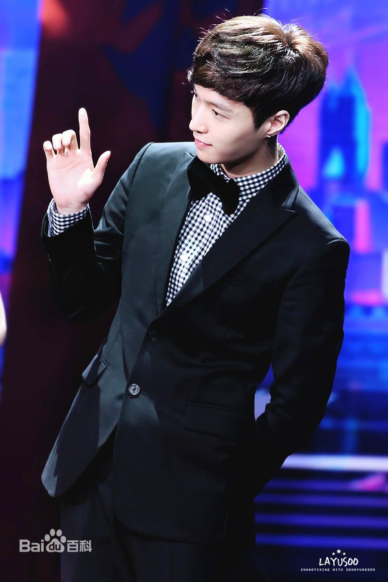 张艺兴(LAY，レイ)主持图集素颜照相册