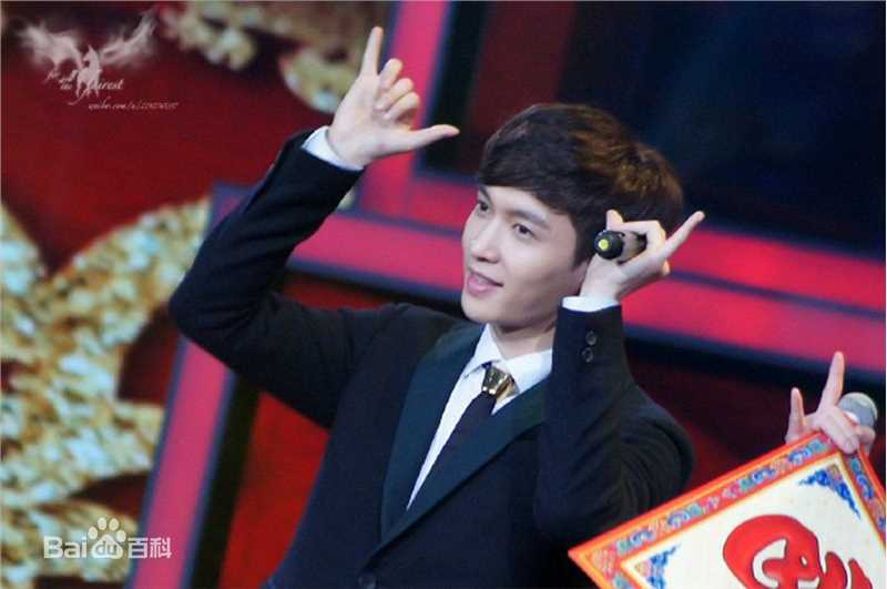 张艺兴(LAY，レイ)主持图集素颜照相册