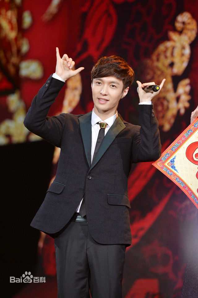 张艺兴(LAY，レイ)主持图集素颜照相册