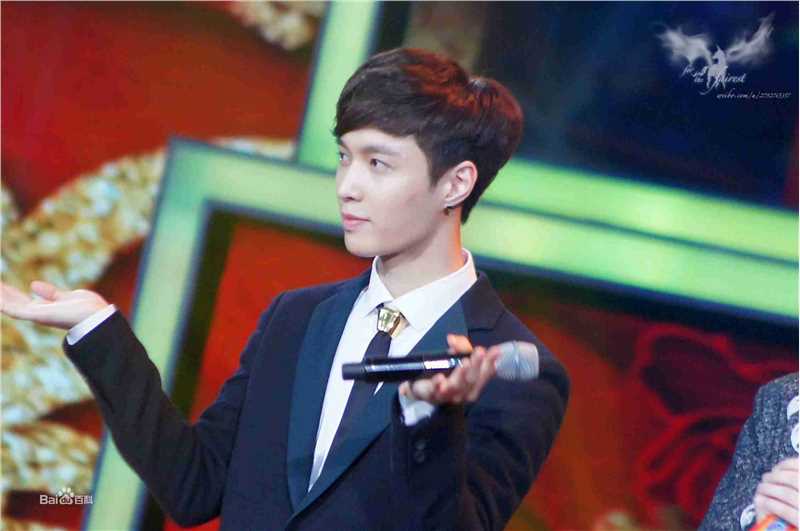 张艺兴(LAY，レイ)主持图集素颜照相册