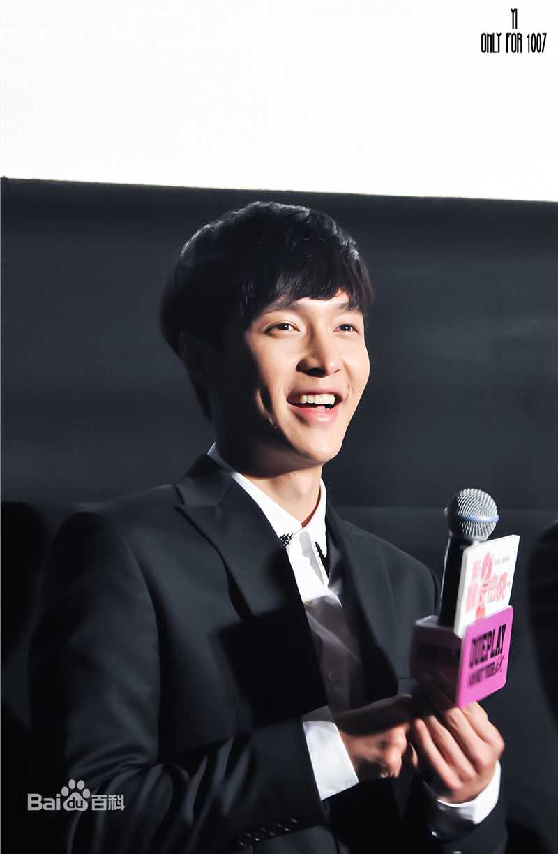张艺兴(LAY，レイ)出席活动性感图片图集