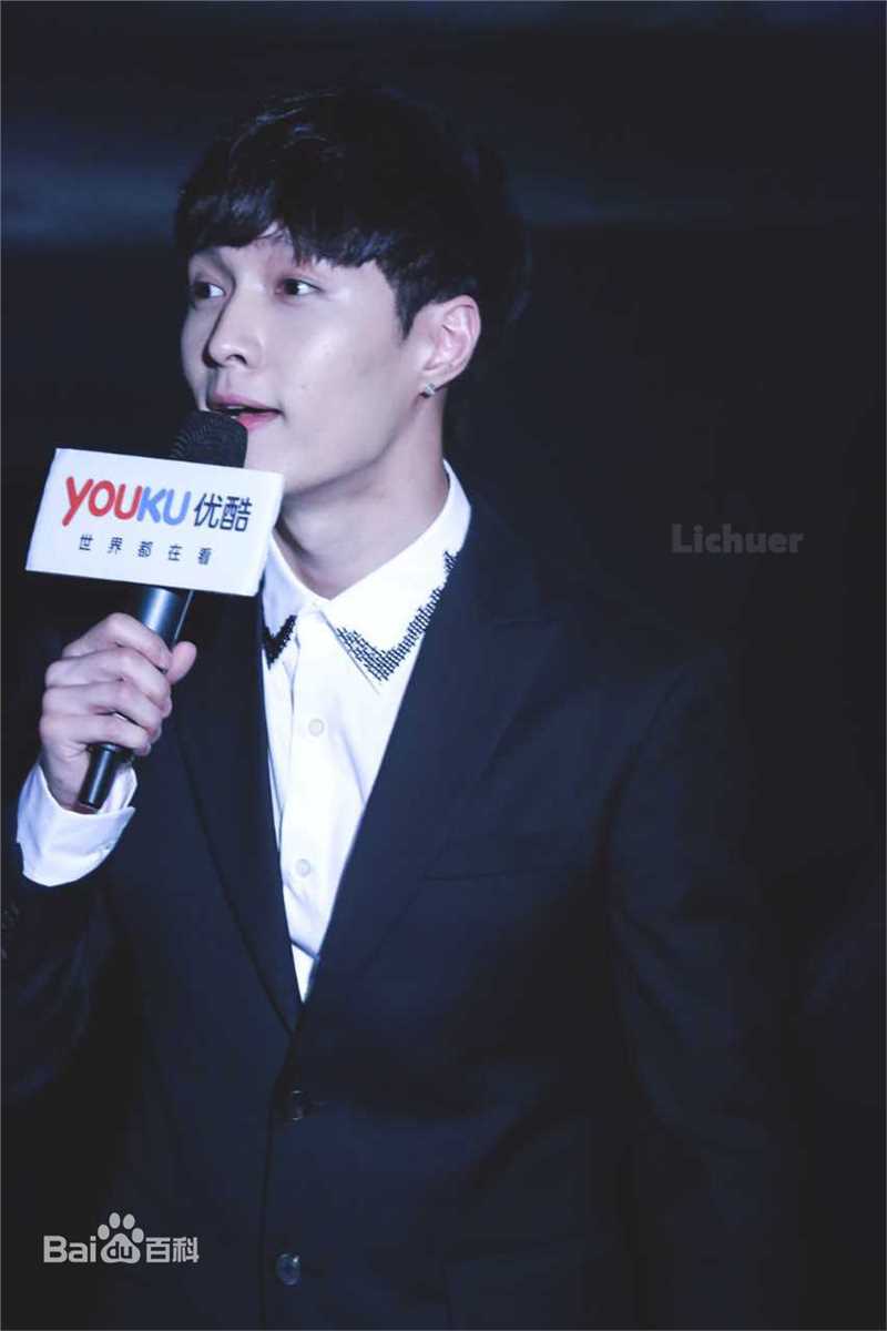 张艺兴(LAY，レイ)出席活动性感图片图集