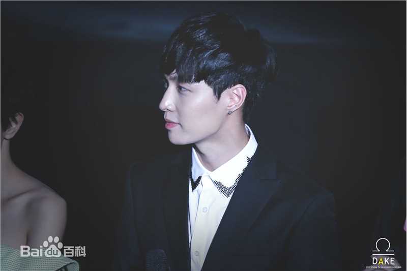 张艺兴(LAY，レイ)出席活动性感图片图集