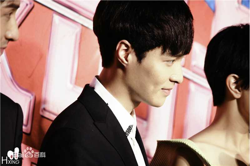 张艺兴(LAY，レイ)出席活动性感图片图集