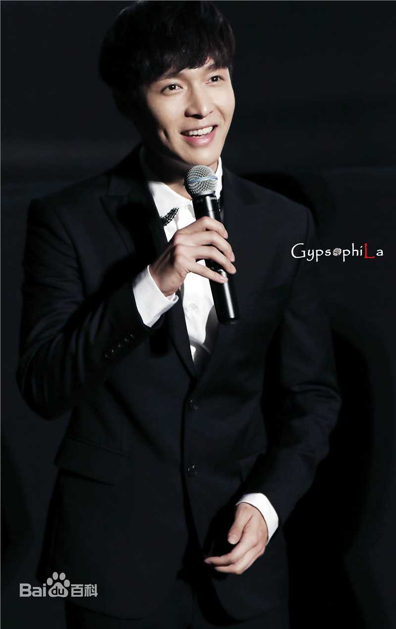 张艺兴(LAY，レイ)出席活动性感图片图集