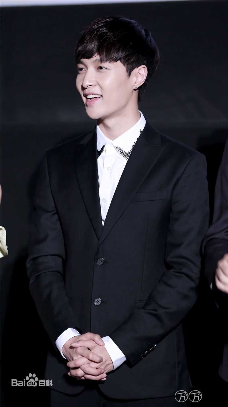 张艺兴(LAY，レイ)出席活动性感图片图集