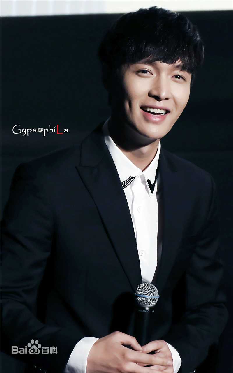 张艺兴(LAY，レイ)出席活动性感图片图集