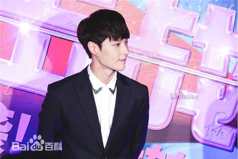 张艺兴(LAY，レイ)出席活动性感图片图集