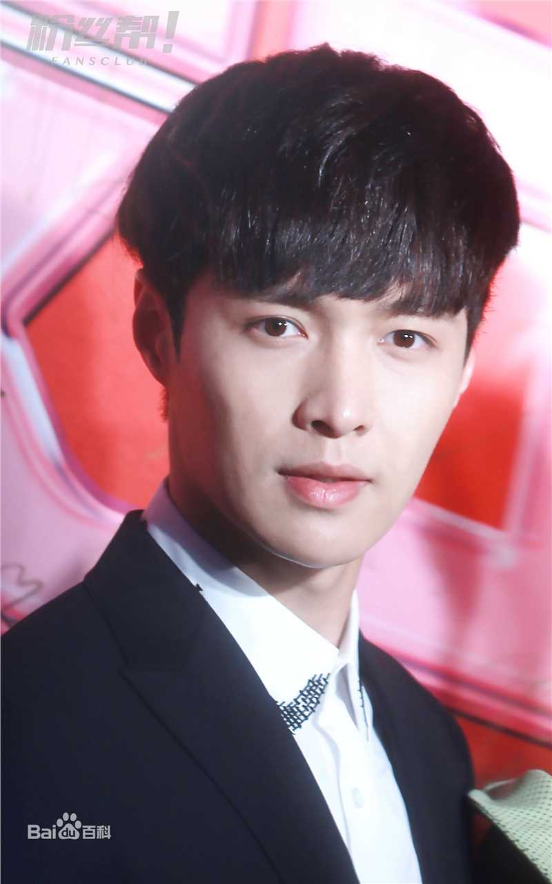 张艺兴(LAY，レイ)出席活动性感图片图集