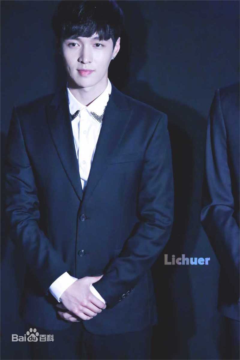 张艺兴(LAY，レイ)出席活动性感图片图集