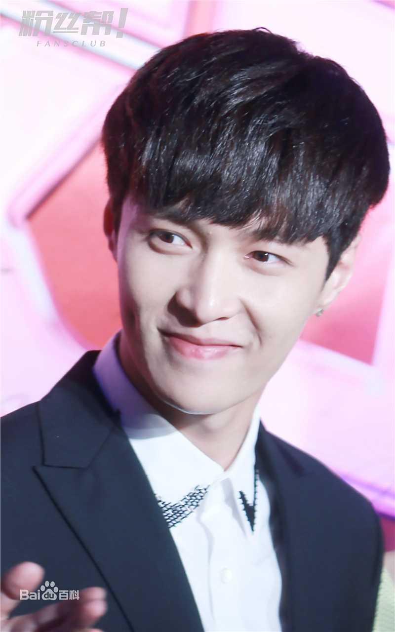 张艺兴(LAY，レイ)出席活动性感图片图集