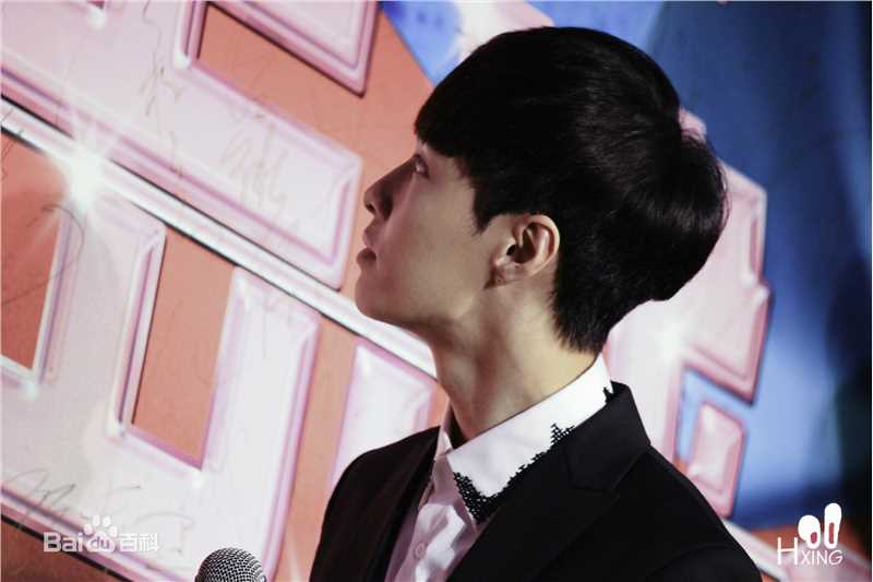 张艺兴(LAY，レイ)出席活动性感图片图集