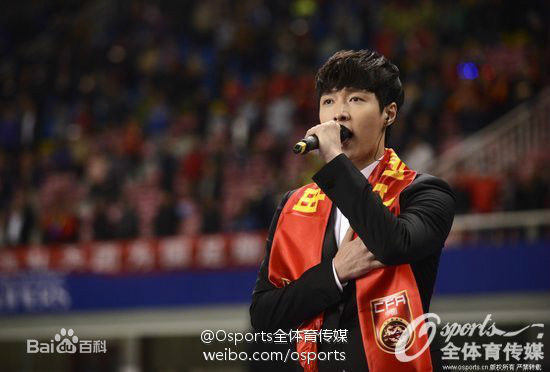 张艺兴(LAY，レイ)出席活动性感图片图集