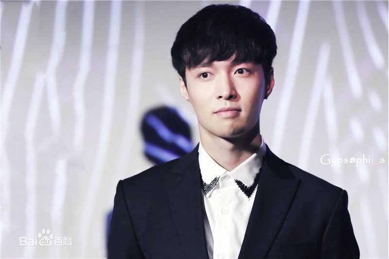 张艺兴(LAY，レイ)出席活动性感图片图集