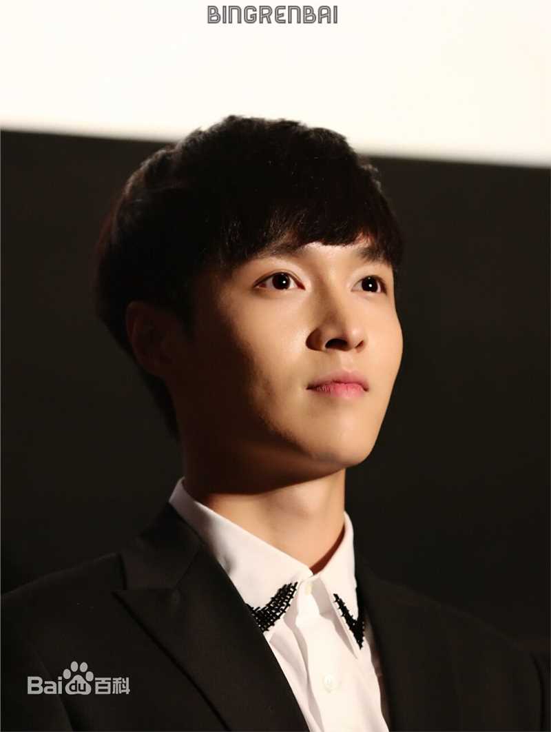 张艺兴(LAY，レイ)出席活动性感图片图集
