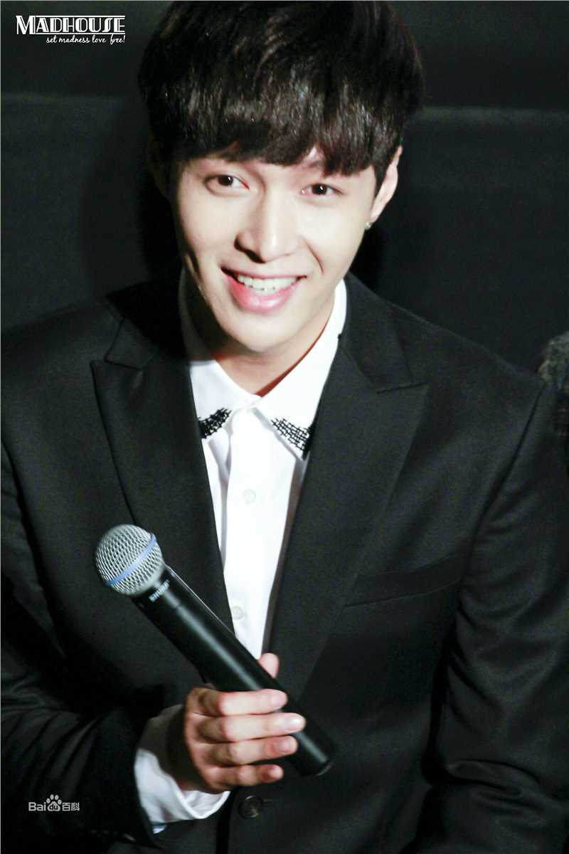 张艺兴(LAY，レイ)出席活动性感图片图集