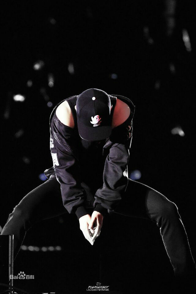 张艺兴(LAY，レイ)演出舞台壁纸壁纸