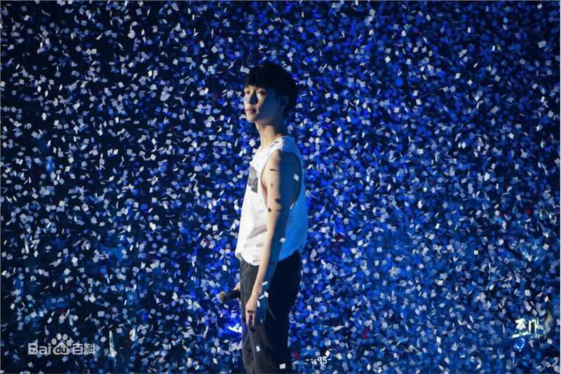 张艺兴(LAY，レイ)演出舞台壁纸壁纸