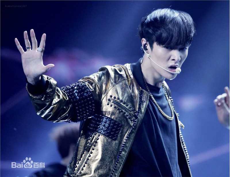 张艺兴(LAY，レイ)演出舞台壁纸壁纸