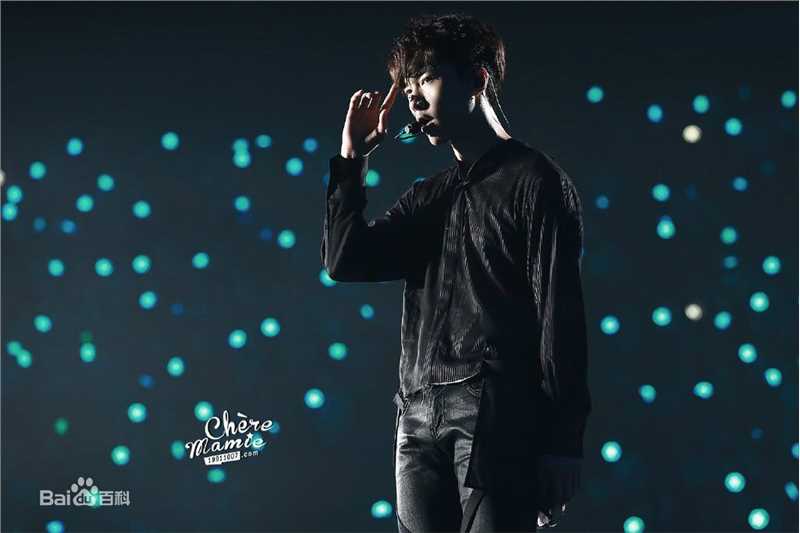 张艺兴(LAY，レイ)演出舞台壁纸壁纸