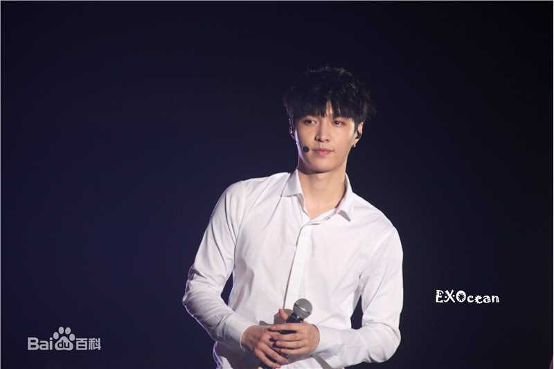 张艺兴(LAY，レイ)演出舞台壁纸壁纸