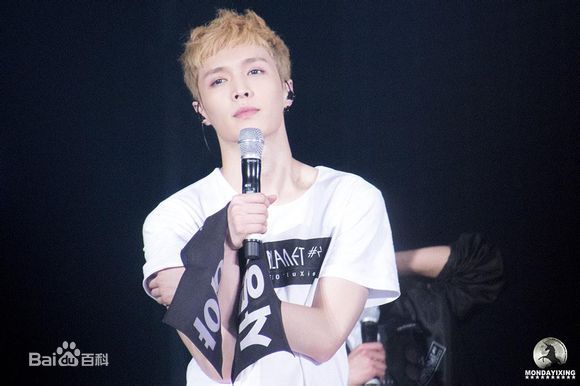 张艺兴(LAY，レイ)演出舞台壁纸壁纸