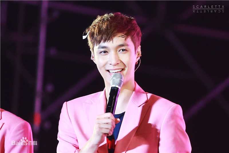 张艺兴(LAY，レイ)演出舞台壁纸壁纸