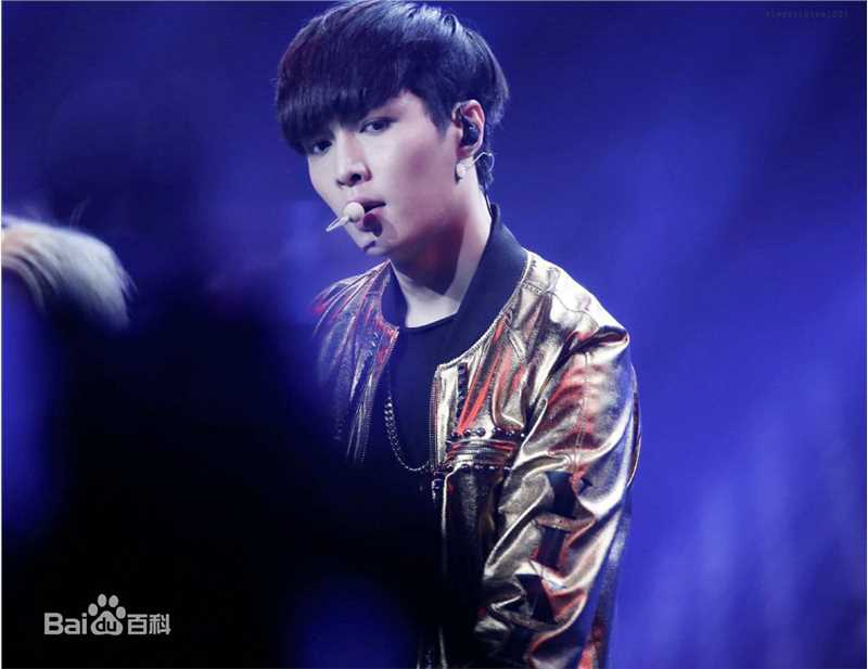 张艺兴(LAY，レイ)演出舞台壁纸壁纸