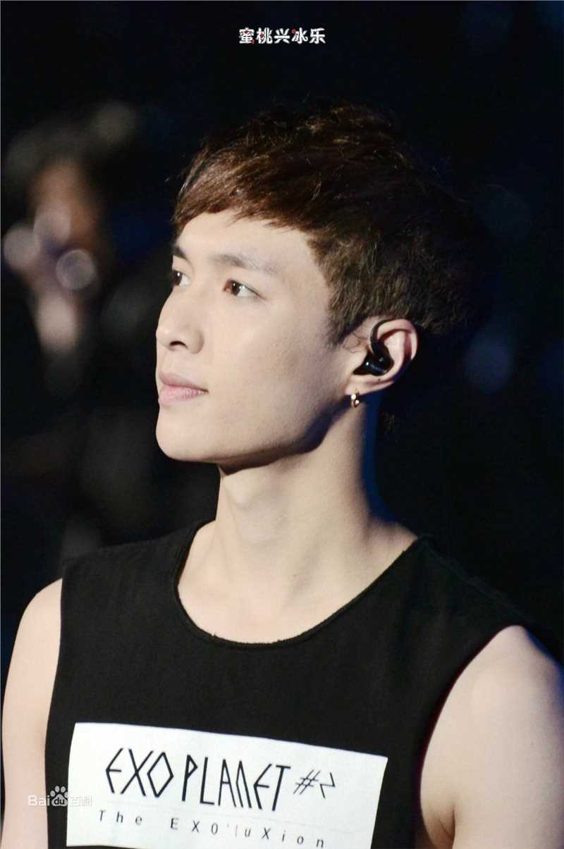 张艺兴(LAY，レイ)演出舞台壁纸壁纸