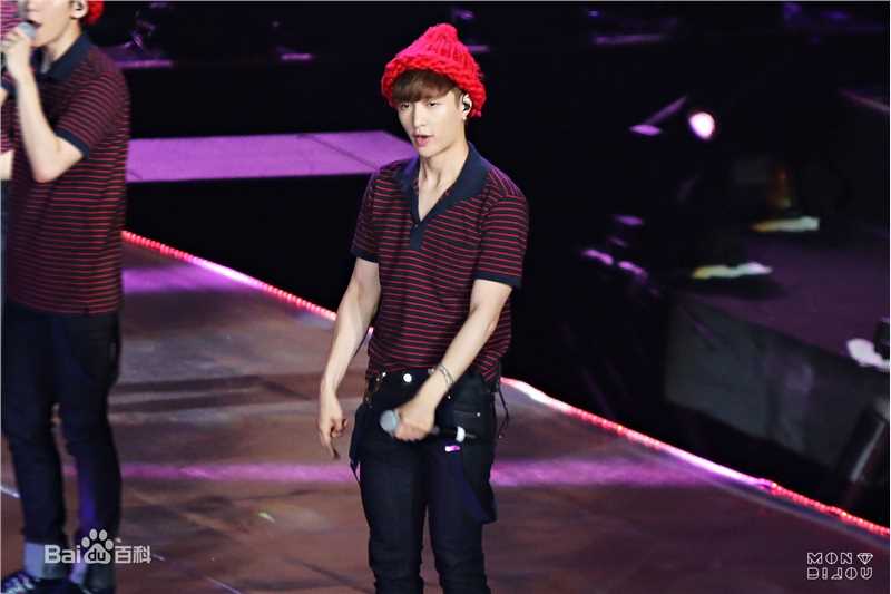 张艺兴(LAY，レイ)演出舞台壁纸壁纸