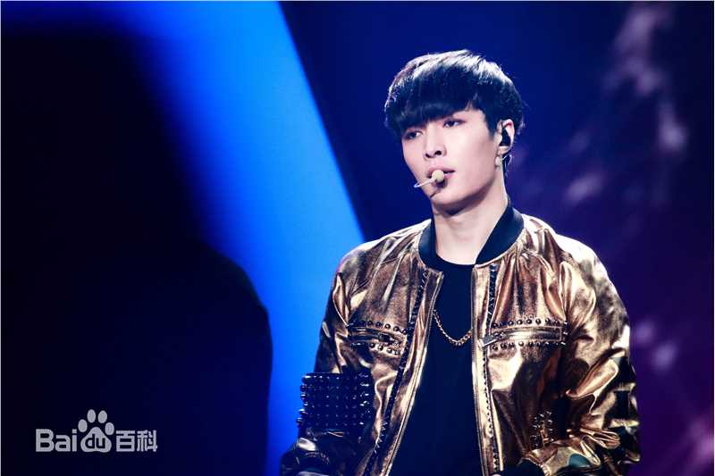 张艺兴(LAY，レイ)演出舞台壁纸壁纸