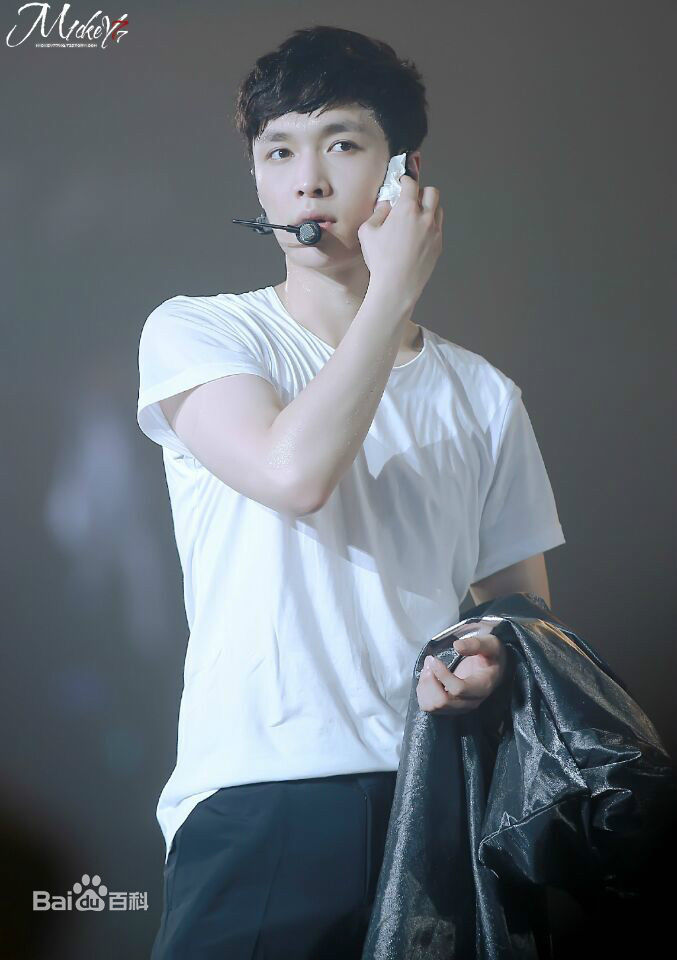 张艺兴(LAY，レイ)演出舞台壁纸壁纸