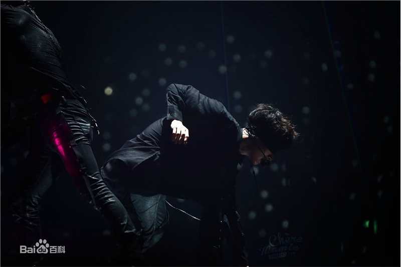 张艺兴(LAY，レイ)演出舞台壁纸壁纸