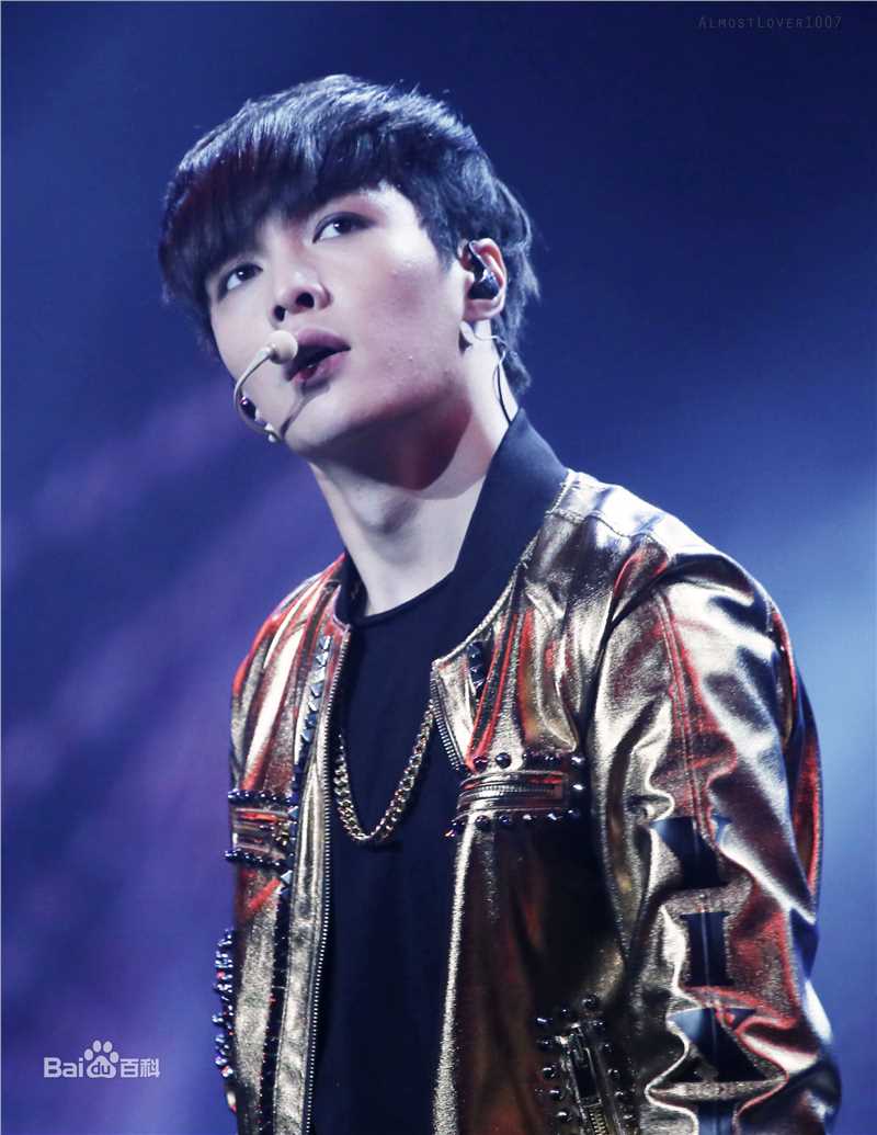 张艺兴(LAY，レイ)演出舞台壁纸壁纸