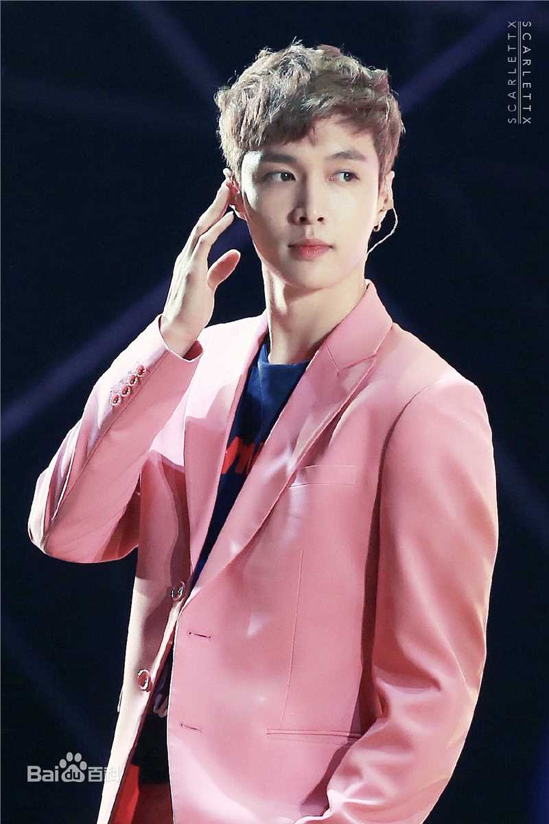 张艺兴(LAY，レイ)演出舞台壁纸壁纸