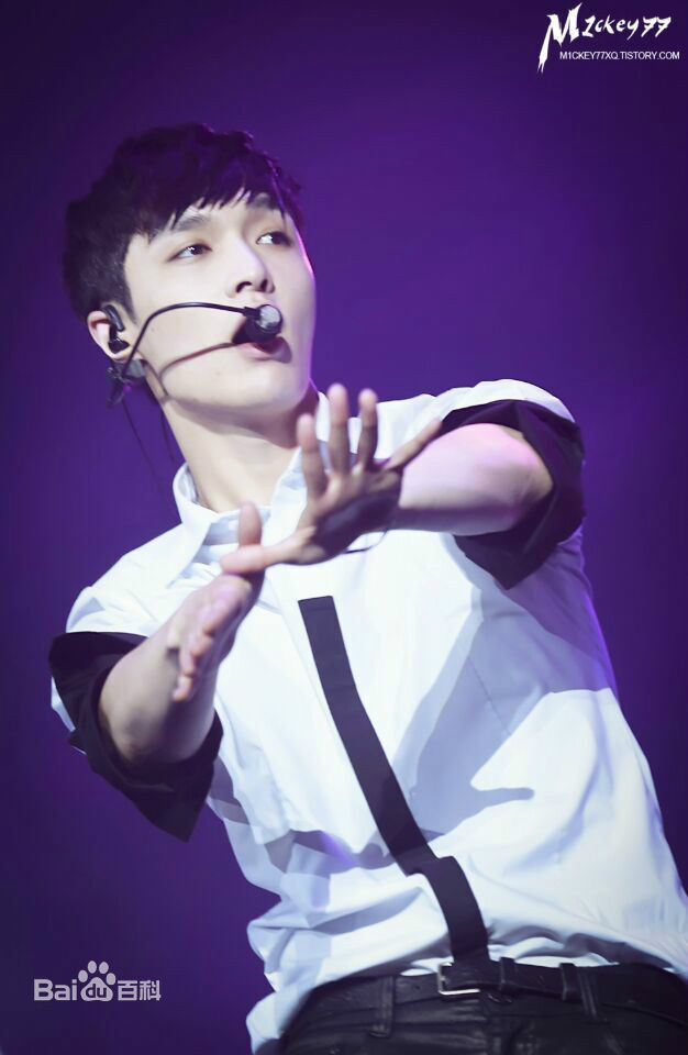 张艺兴(LAY，レイ)演出舞台壁纸壁纸