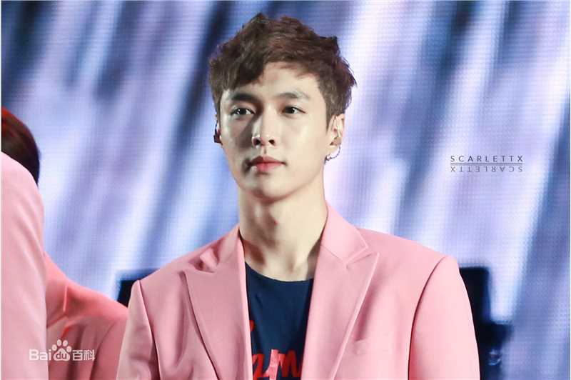 张艺兴(LAY，レイ)演出舞台壁纸壁纸