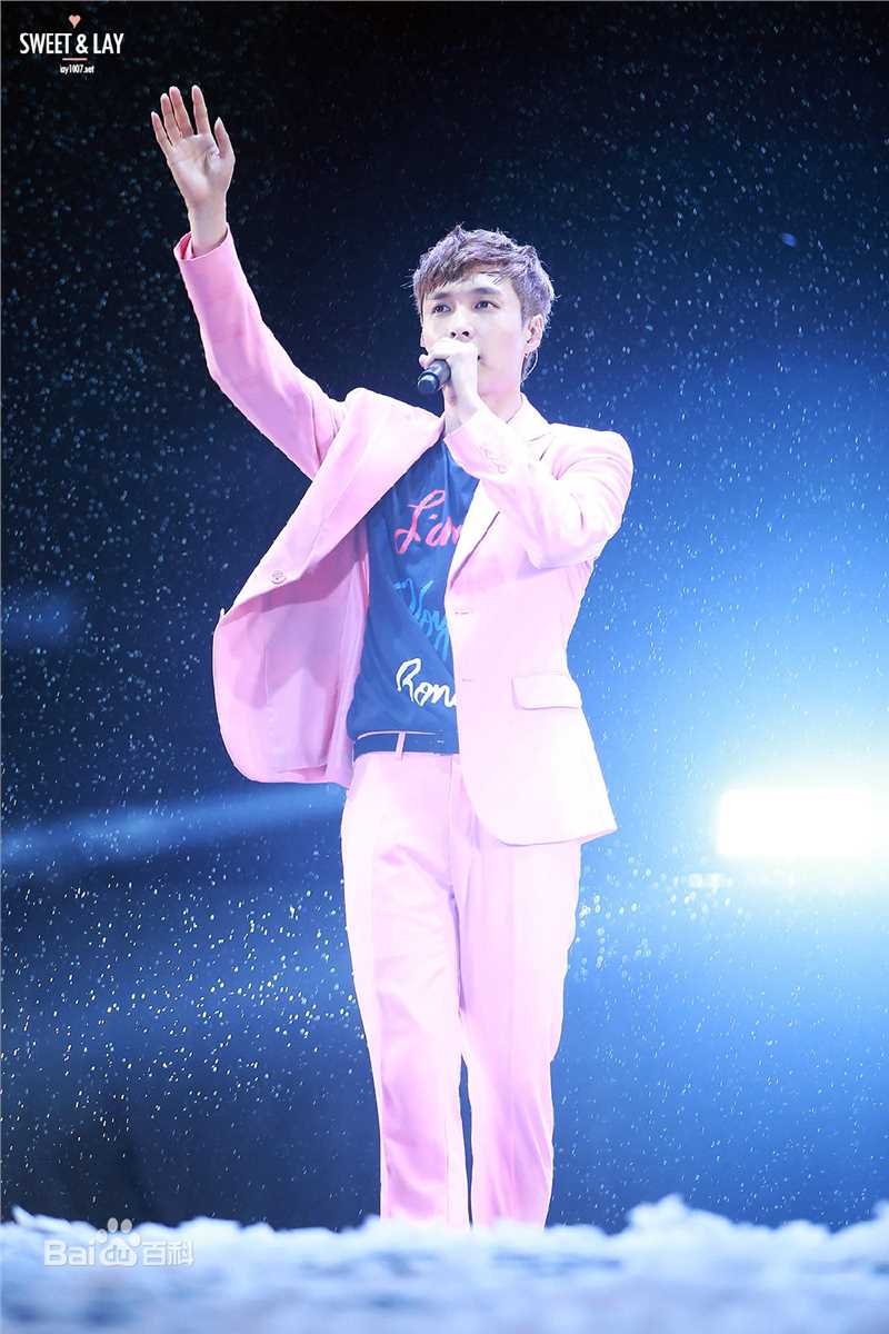 张艺兴(LAY，レイ)演出舞台壁纸壁纸
