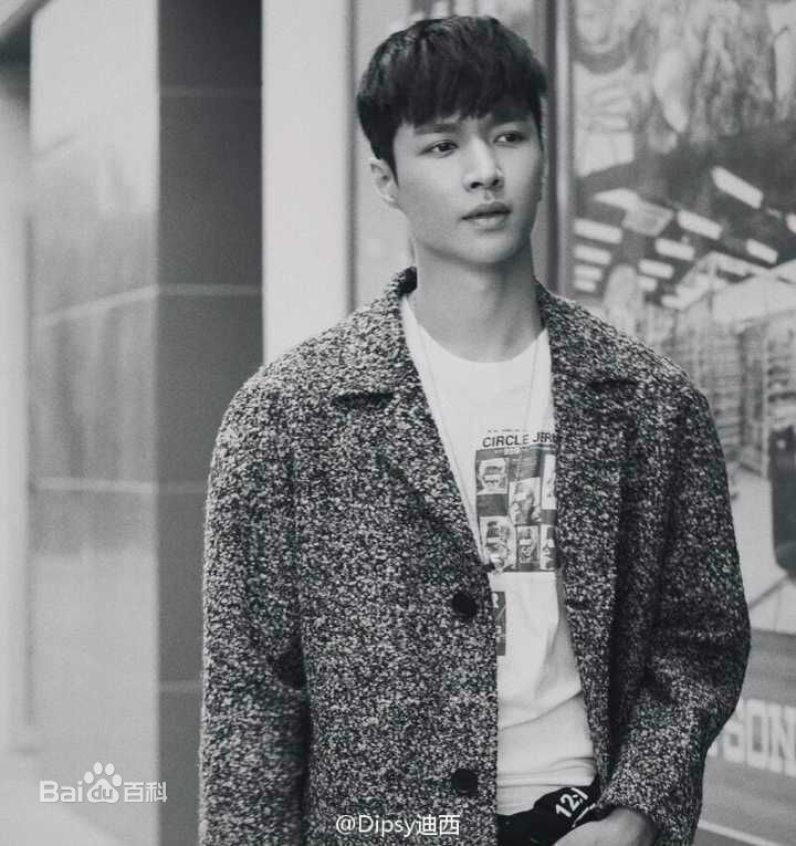 张艺兴(LAY，レイ)高清杂志图集