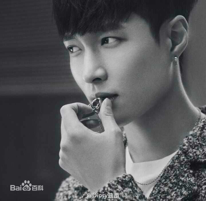 张艺兴(LAY，レイ)高清杂志图集