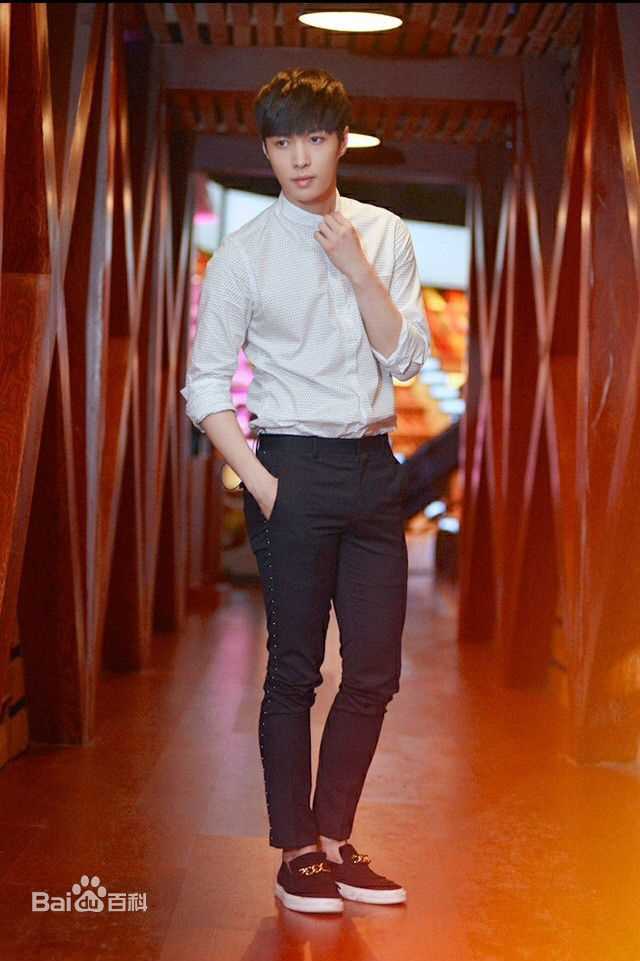 张艺兴(LAY，レイ)高清杂志图集