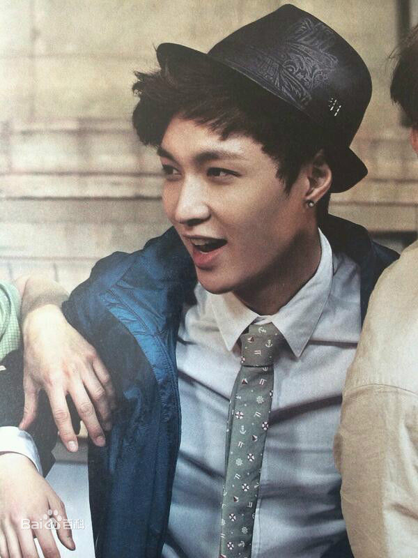 张艺兴(LAY，レイ)高清杂志图集