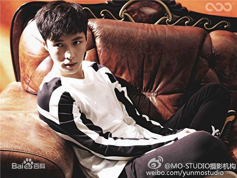 张艺兴(LAY，レイ)高清杂志图集