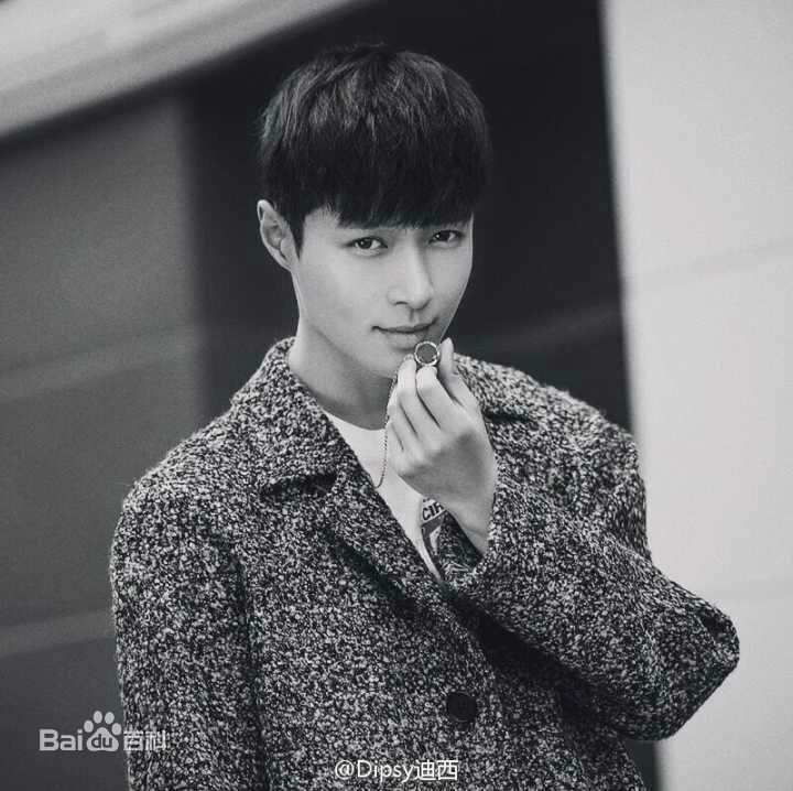 张艺兴(LAY，レイ)高清杂志图集