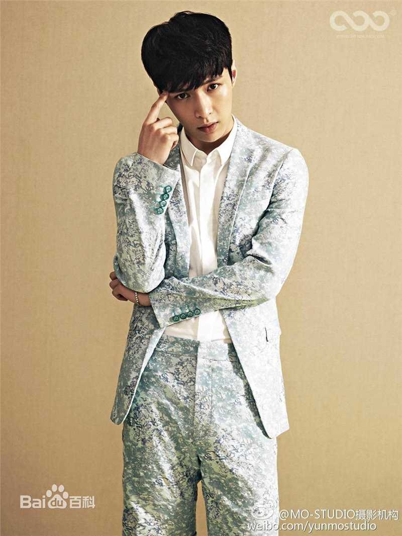 张艺兴(LAY，レイ)高清杂志图集