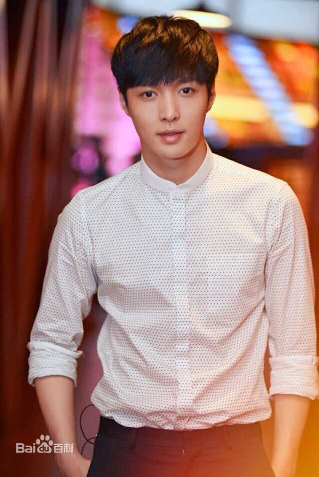 张艺兴(LAY，レイ)高清杂志图集