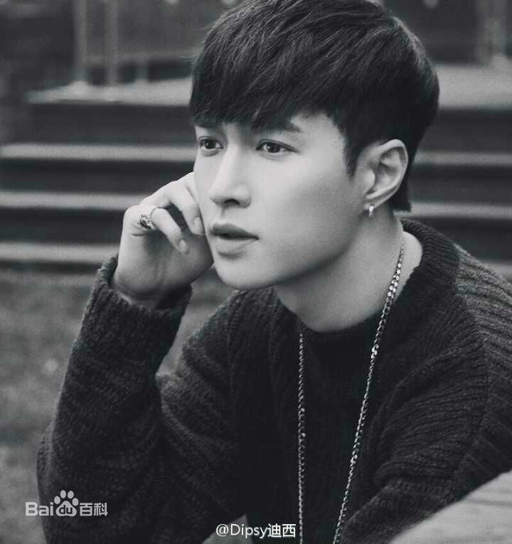 张艺兴(LAY，レイ)高清杂志图集