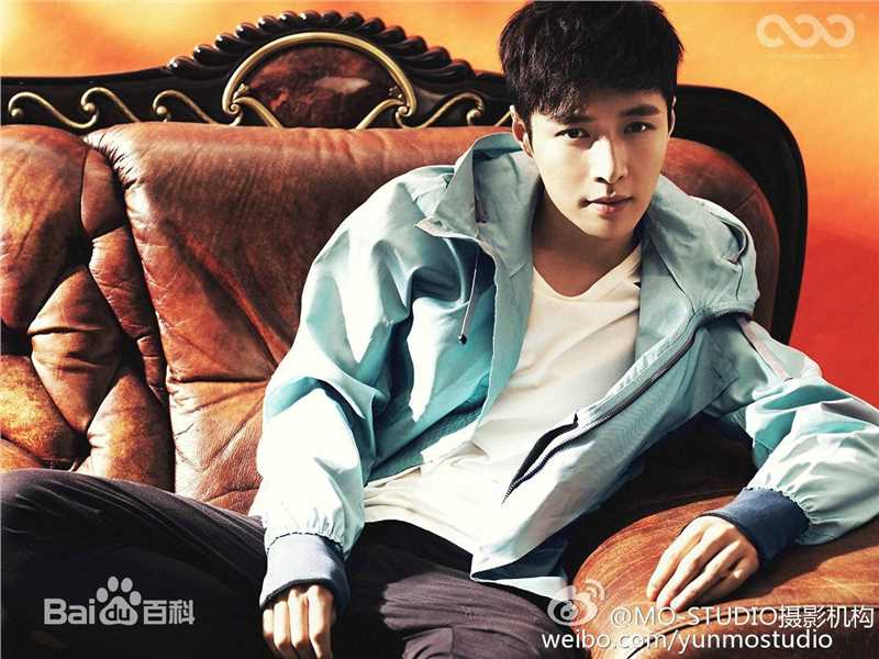 张艺兴(LAY，レイ)高清杂志图集