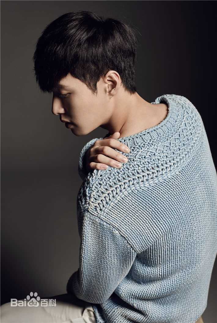 张艺兴(LAY，レイ)高清杂志图集